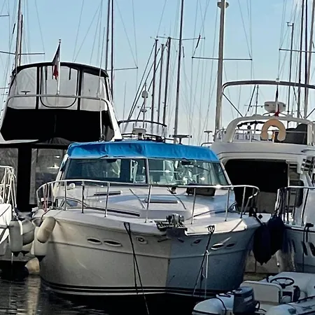 Victory Yacht 船上ホテル