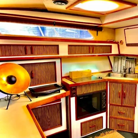 船上ホテル Victory Yacht